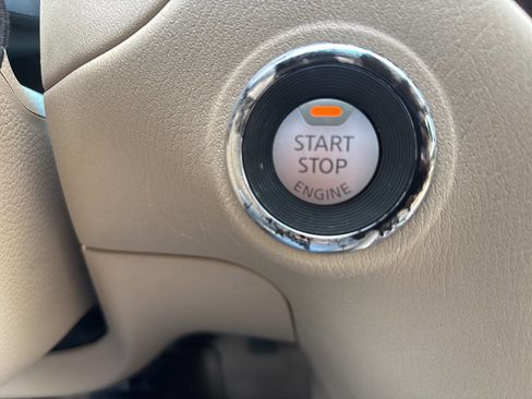 Used 2013 Nissan Pathfinder SL FWD image 31