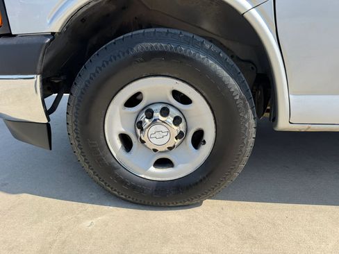 Used 2017 Chevrolet Express 3500 LT w/ LT Preferred Equipment Group RWD image 15
