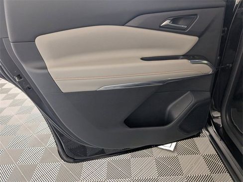 Used 2025 Chevrolet Traverse LT image 29