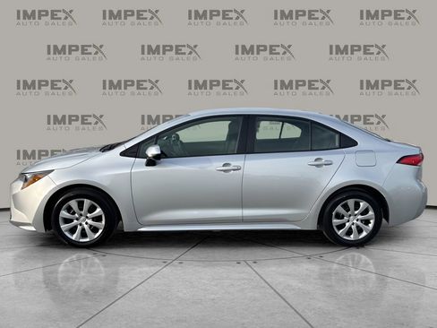 Used 2025 Toyota Corolla LE image 2