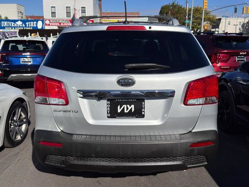 Used 2012 Kia Sorento LX w/ Convenience Pkg image 5