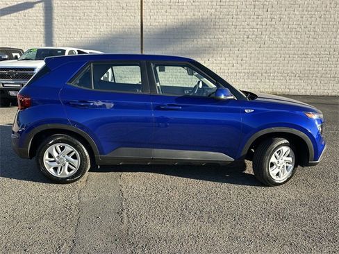 Used 2022 Hyundai Venue SE w/ Cargo Package image 3