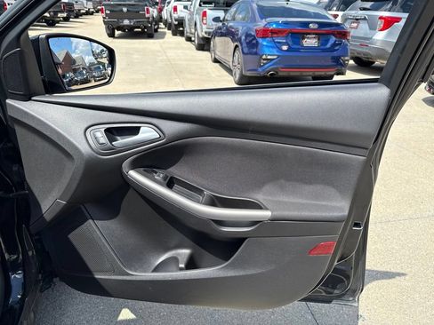 Used 2018 Ford Focus Titanium FWD image 35