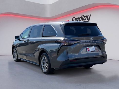 Certified 2025 Toyota Sienna LE FWD image 2