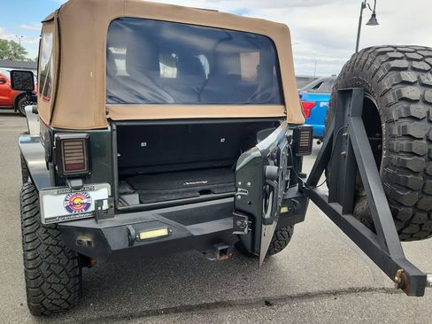 Used 2012 Jeep Wrangler Sahara AWD/4WD image 10