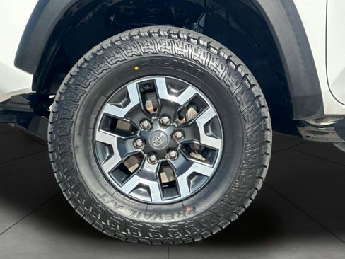 Used 2022 Toyota Tacoma TRD Off-Road image 29