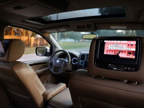 Used 2013 Nissan Armada Platinum image 25