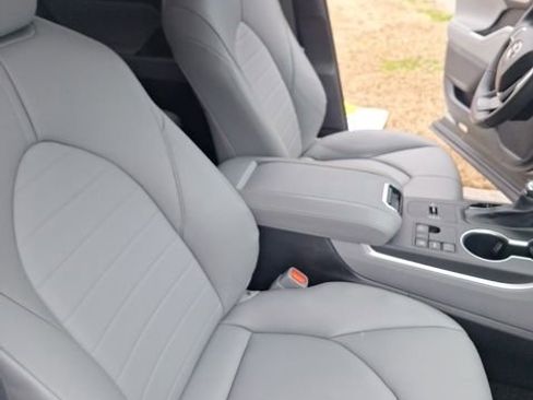 Used 2024 Toyota Highlander XLE image 22