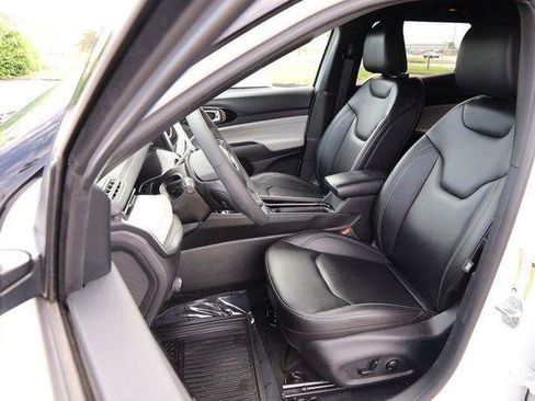 Used 2025 Jeep Compass Limited AWD/4WD image 8