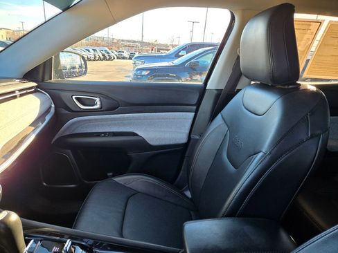 Used 2022 Jeep Compass Latitude image 23