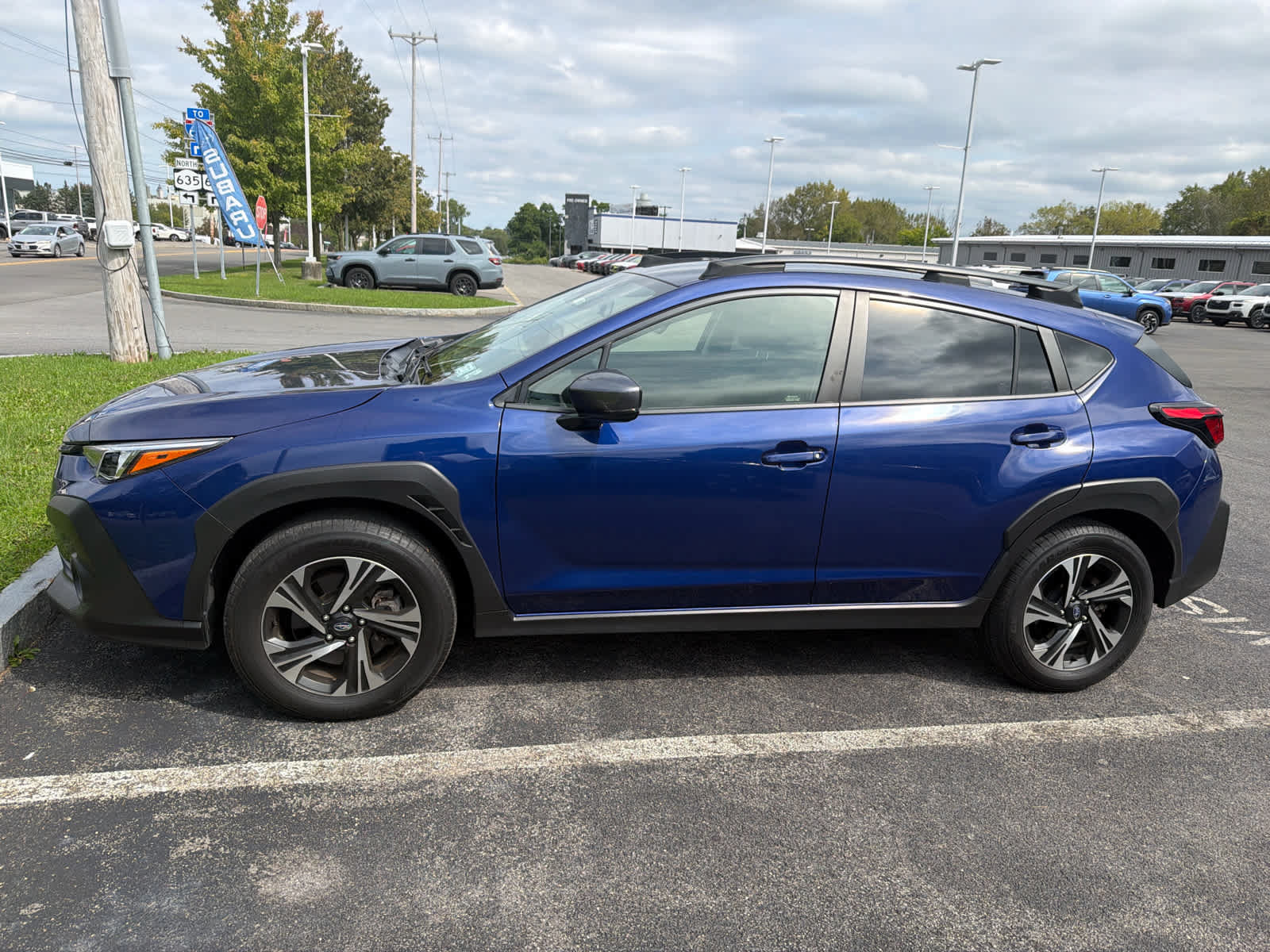 Used 2024 Subaru Crosstrek 2.0i Premium AWD/4WD image 2