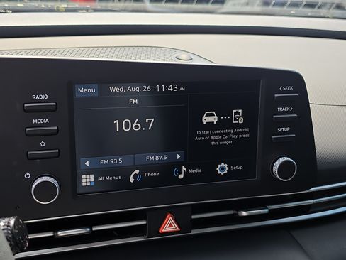 Used 2025 Hyundai Elantra SE FWD image 22