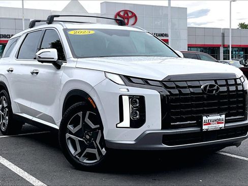 Used 2023 Hyundai Palisade Limited w/ Cargo Package AWD/4WD image 2