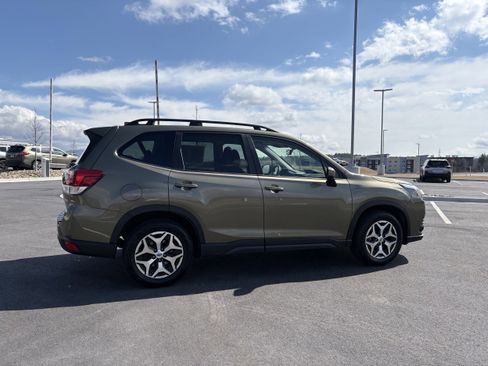 Certified 2023 Subaru Forester Premium w/ Popular Package #2 image 8