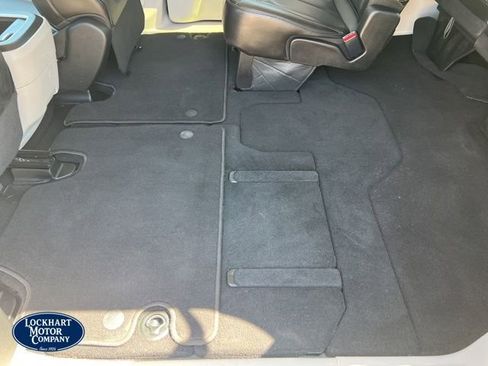 Used 2023 Chrysler Pacifica Touring-L image 14