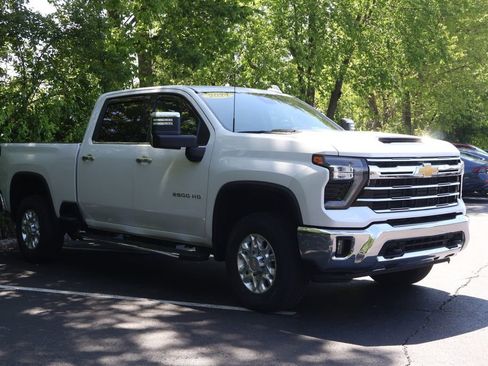 Used 2024 Chevrolet Silverado 2500 LTZ AWD/4WD image 13