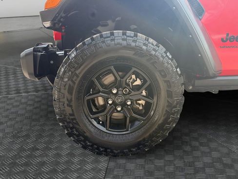 Used 2025 Jeep Wrangler Willys image 14