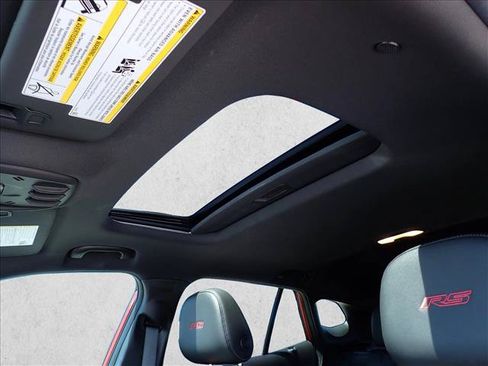 Used 2024 Chevrolet Trax RS w/ Sunroof Package FWD image 15