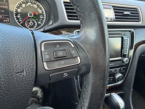 Used 2014 Volkswagen Passat TDI SEL Premium image 11