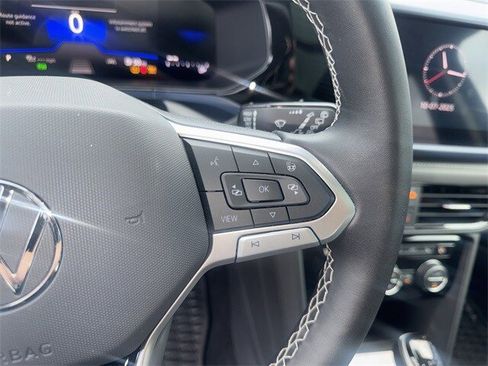 Used 2024 Volkswagen Taos SE w/ Panoramic Sunroof Package image 22