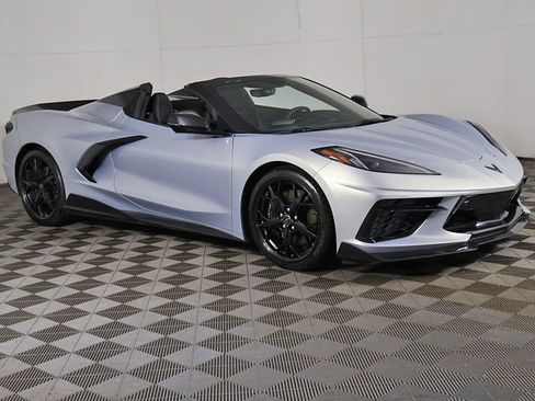 Used 2021 Chevrolet Corvette Stingray Premium Conv w/ Z51 Performance Package RWD image 2