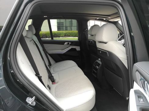 Used 2025 BMW X5 sDrive40i w/ M Sport Package RWD image 28