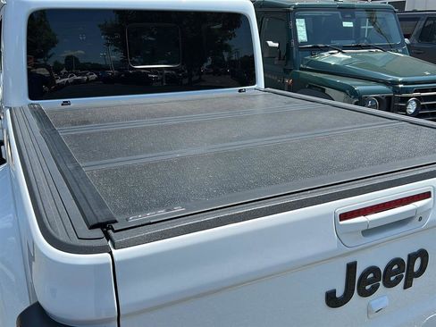 Used 2021 Jeep Gladiator Overland AWD/4WD image 11