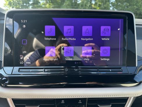 Used 2024 Volkswagen Atlas Cross Sport SEL Premium R-Line AWD/4WD image 23