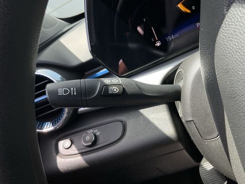 Used 2025 Chevrolet Trax LT FWD image 27