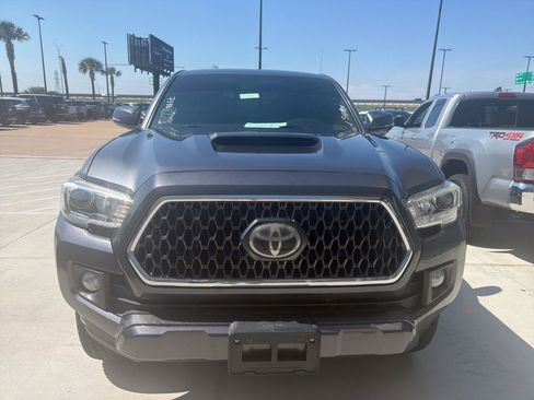 Used 2019 Toyota Tacoma TRD Sport AWD/4WD image 2