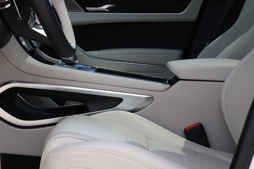 Certified 2026 Jaguar F-PACE R-Dynamic S AWD/4WD image 13