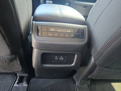 Used 2025 Nissan Pathfinder SV AWD/4WD image 28