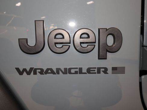 Used 2025 Jeep Wrangler Sport AWD/4WD image 31