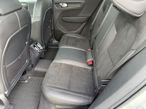 Used 2022 Volvo XC40 T5 R-Design w/ Advanced Package image 11