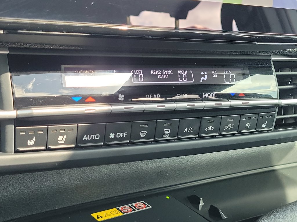 Used 2025 Toyota Sienna Limited FWD image 17