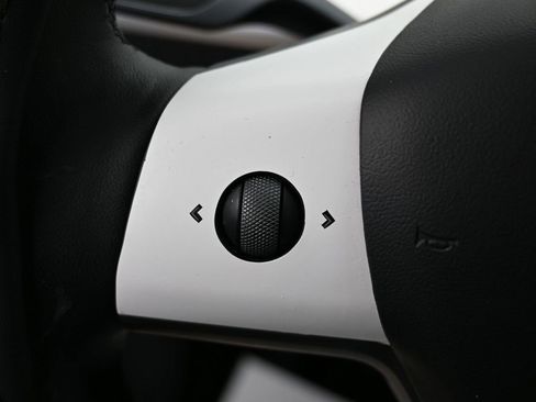 Used 2021 Tesla Model Y 2WD image 15