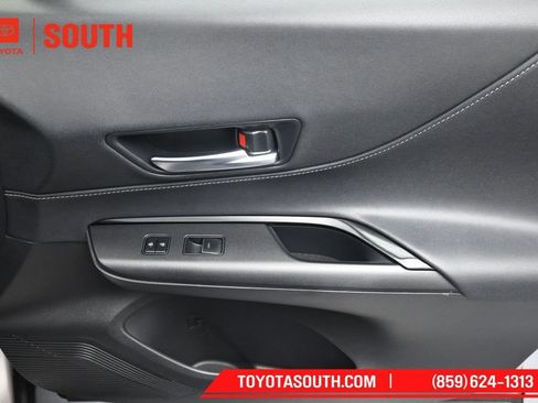 Used 2023 Toyota Venza LE AWD/4WD image 35