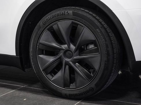 Used 2025 Tesla Model Y Long Range image 58