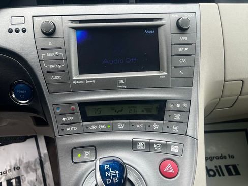 Used 2015 Toyota Prius Four image 11