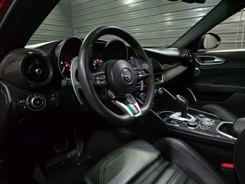 Used 2023 Alfa Romeo Giulia Estrema image 11