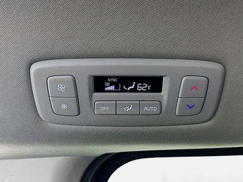 Used 2025 Kia Carnival FWD image 25