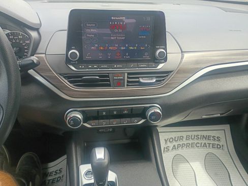 Used 2025 Nissan Altima 2.5 SV FWD image 16