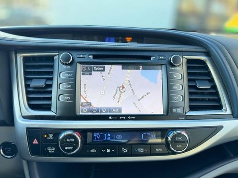 Used 2018 Toyota Highlander XLE image 15