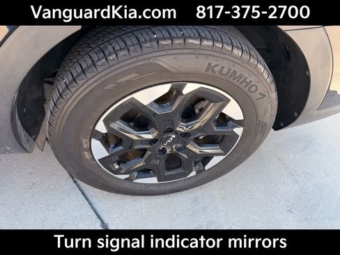 Certified 2025 Kia Sorento S w/ Panoramic Sunroof Package image 9