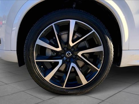 Used 2021 Volvo XC90 T6 Momentum w/ Advanced Package image 10