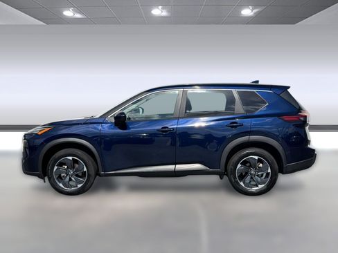 Used 2025 Nissan Rogue SV AWD/4WD image 2