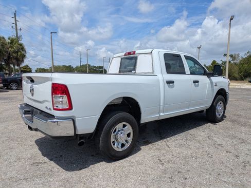 Used 2024 RAM 2500 Tradesman w/ Chrome Appearance Group AWD/4WD image 4