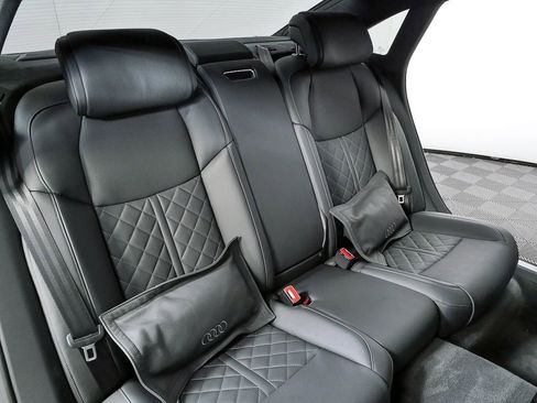 Used 2025 Audi S8 image 24