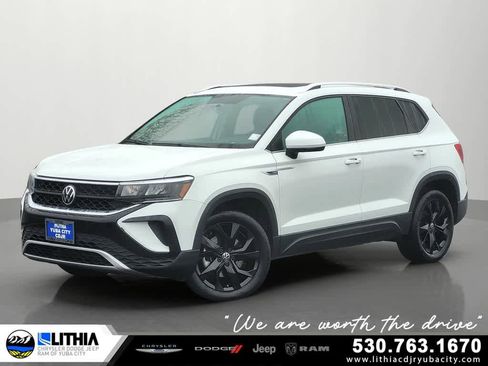 Used 2022 Volkswagen Taos SE w/ Panoramic Sunroof Package AWD/4WD image 1