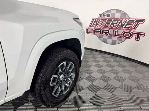 Used 2024 Chevrolet Colorado Z71 w/ Z71 Convenience Package 2 image 30